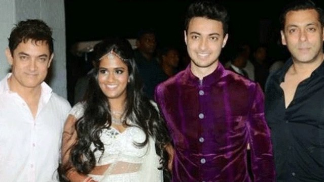 Aamir Khan Uses Salman's Sister Arpita’s Wedding To Promote PK !