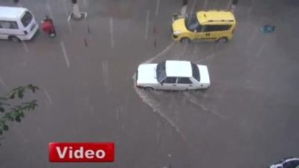 Fethiye'de Sel Otomobilleri Böyle Sürükledi