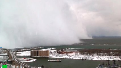 Une tempête de neige meurtrière s'abat sur l'État de New York.
