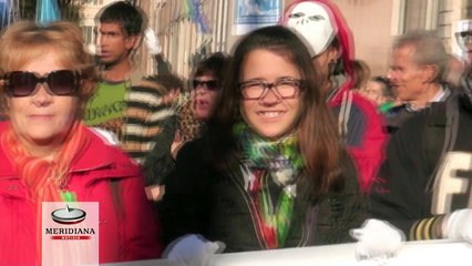 Sordi e sordo ciechi scendono in piazza, guanti bianchi per riconoscimento del LIS