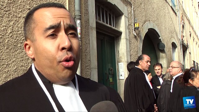 Les avocats du Barreau de Carcassonne manifestent devant la Préfecture de l'Aude :