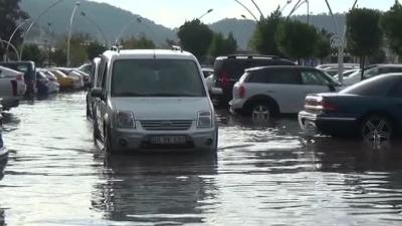 Şiddetli Yağış Su Baskınlarına Sebep Oldu
