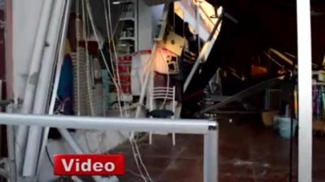 Fırtına İşyerini Yıktı, Çatıları Uçurdu