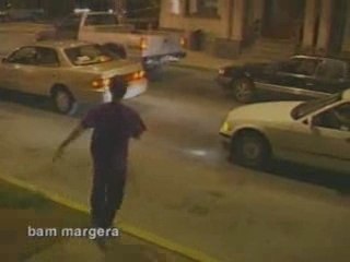 Jackass traverse voiture