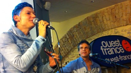 Rachel Plas en session accoustique a Ouest-France