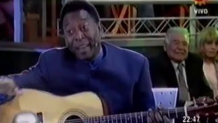 Pelé canta música especial para Maradona