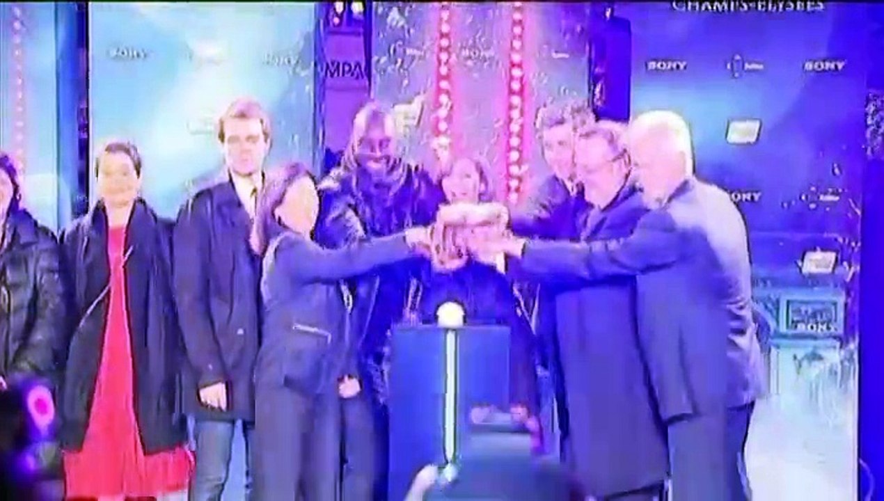 Omar Sy lance les illuminations de Noël sur les Champs-Elysées