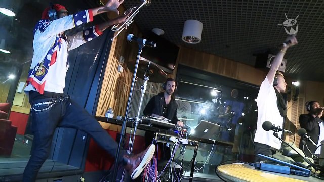 Macklemore & Ryan Lewis - 'Can't Hold Us' feat. Ray Dalton (live on triple j)