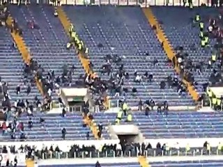 Scontri ultras fuori stadio violentissimi Lazio Roma 1-2 amatoriale