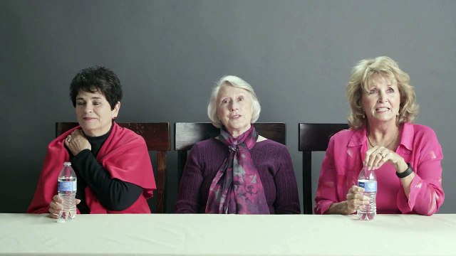 Trois grand-mères fument du cannabis pour la première fois