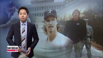 Randy Johnson visits Panmunjom on last day of tour