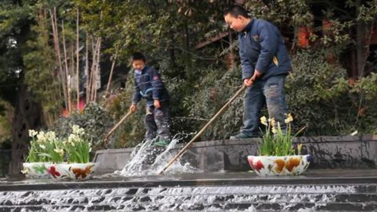 Celebrity Chefs - Eating Chengdu with Chef Danny Bowien and Andrew Knowlton