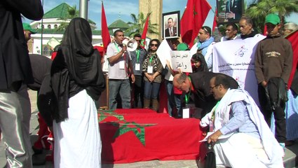 وقفة احتجاجية لفضح انتهاكات البوليساريو والجزائر لحقوق الإنسان 