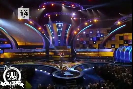 Sebastián Rulli Y Angelique Boyer entregando el premio al mejor album #LatinGrammy 2014