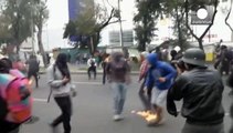 Messico, scontri studenti-polizia attorno all'aeroporto della capitale