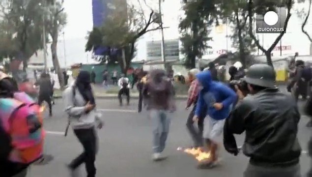México: manifestantes tentam bloquear aeroporto em protesto contra 43 desaparecidos