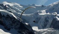 Paragliding over Mont Blanc as a background.    Parapente sur fond de Mont Blanc.