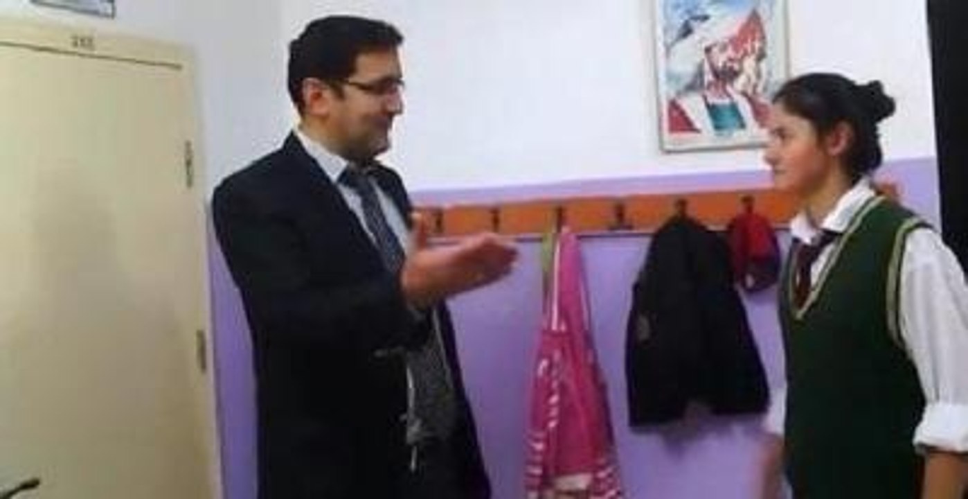 Öğrencilerin Öğretmenleriyle Çektiği Klip İzlenme Rekoru Kırıyor