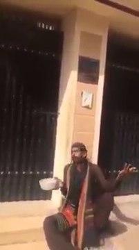 Beware Of Such Beggars Using Iphone 6