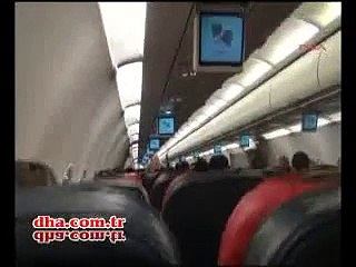 Yıldırım isabet eden uçaktaki korkulu anlar