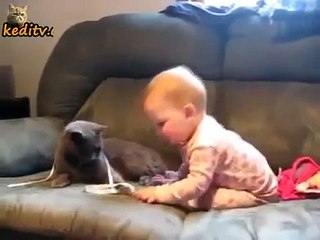 Bebeğin gülmekten kopma anı