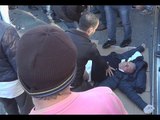Napoli - Gli ambulanti di Piazza Leone protestano dopo lo sgombero (20.11.14)