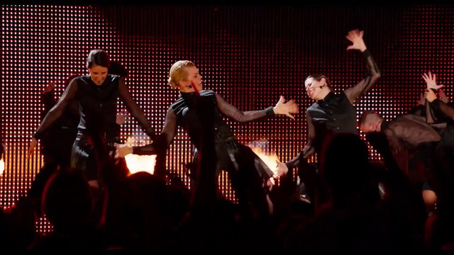 PITCH PERFECT 2 (The Hit Girls 2) - Bande Annonce Vostfr - 2015