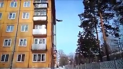 This Guy Can Pullup Everywhere - Miscellaneous Videos