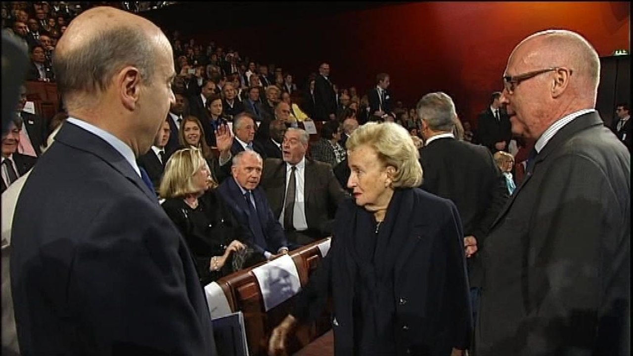 Quand Bernadette Chirac "oublie" de saluer Alain Juppé