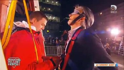 Un chroniqueur de Cyril Hanouna ridiculisé dans un faux saut à l'élastique