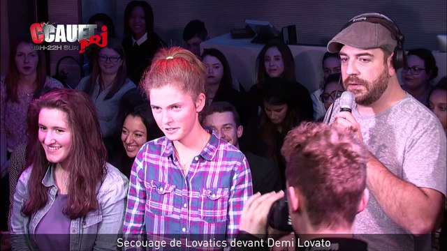 Secouage de Lovatics devant Demi Lovato - C'Cauet sur NRJ
