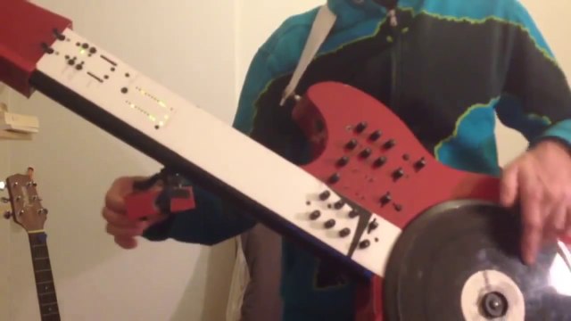 Scratchocaster : La platine vinyle guitare