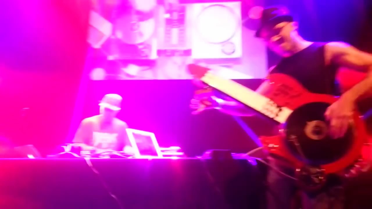 Viny' Lourd Son feat DJ Qbert : Scratchocaster