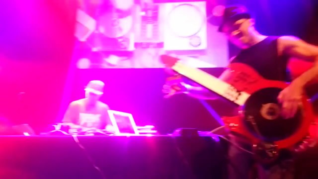 Viny' Lourd Son feat DJ Qbert : Scratchocaster