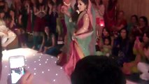 Superb Mehndi Dance performances Pakistani wedding - Pak video tube