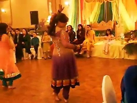 Superb Mehndi Dance performances Pakistani wedding - Pak video tube