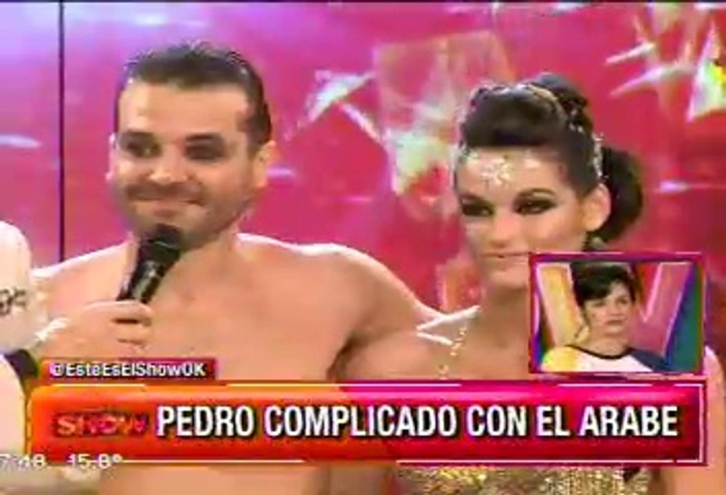 Paula en Este es el Show 2 (Pedro nota back baile árabe) - 21 de Noviembre