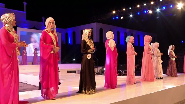 Tunisian wins Muslim beauty pageant, calls for free Palestine