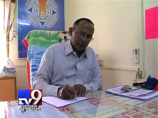 Video herunterladen: North Gujarat University's B.ed paper leaked on WhatsApp, Mehsana - Tv9 Gujarati