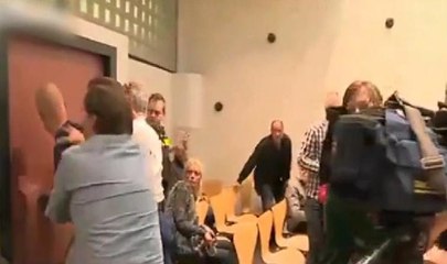 Kazazedenin babası yargıca sandalye fırlattı