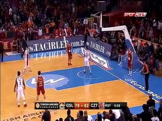 Zoran Erceg'in orta sahadan son saniyede attığı üçlük