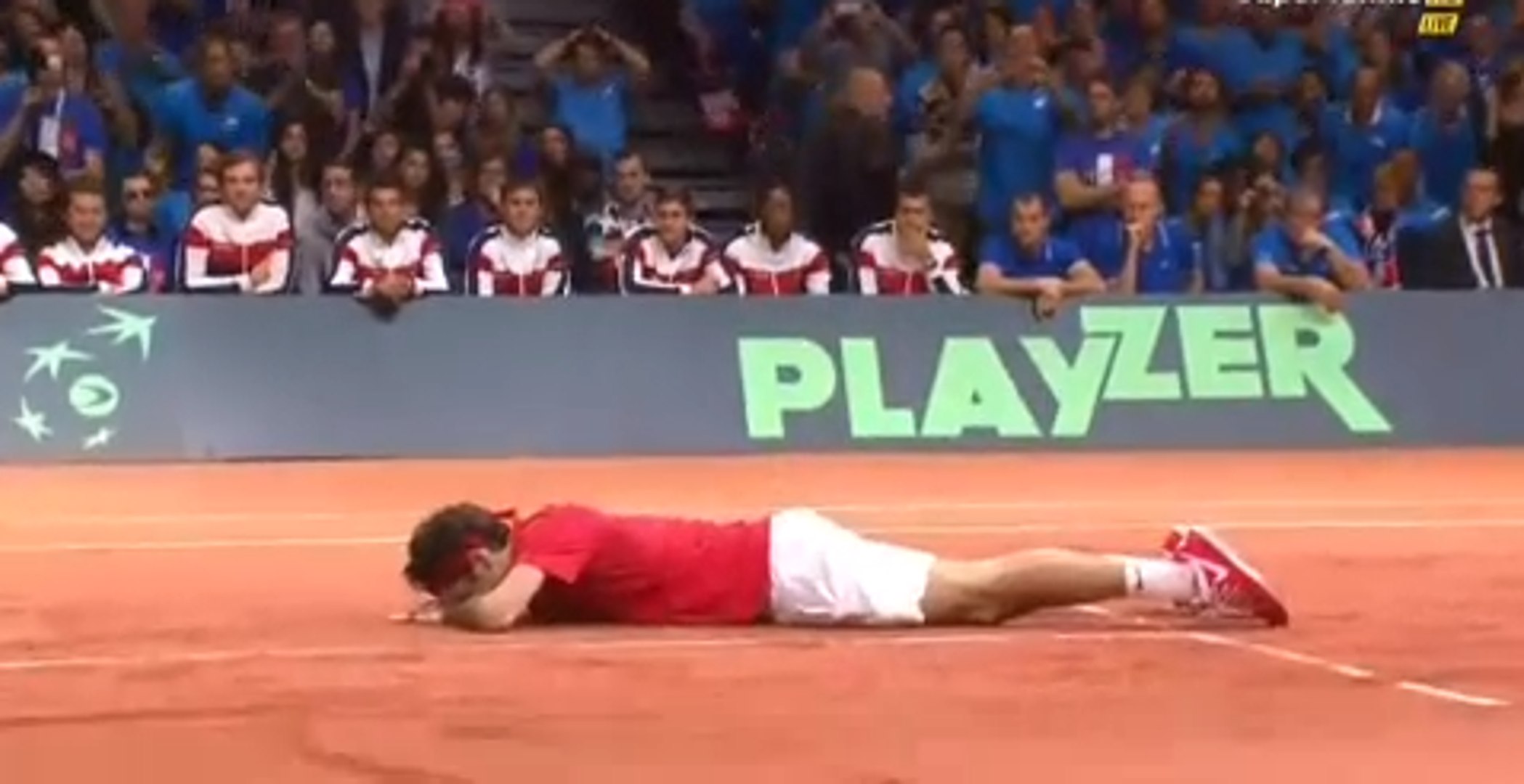 Roger Federer offre la Coupe Davis à la Suisse - Vidéo Dailymotion