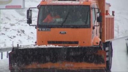 Sivas Otomobil, Kar Küreme Kamyonuna Çarptı 2 Yaralı