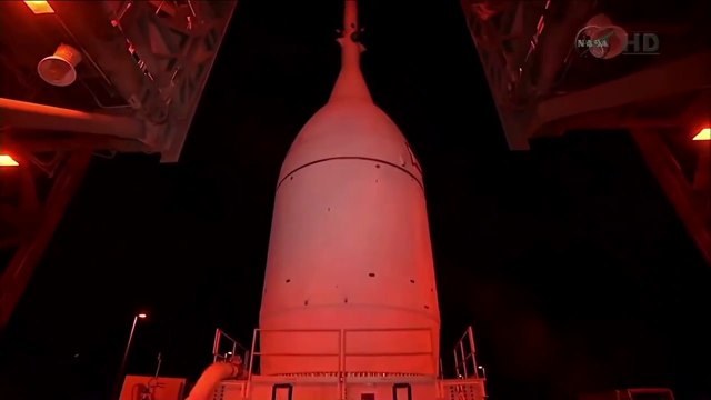 [EFT-1] Orion Mounted to Delta IV Heavy Rocket for EFT-1