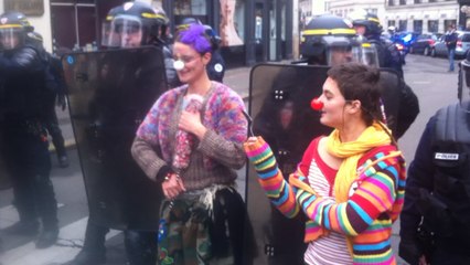 Manif rue quadrillées
