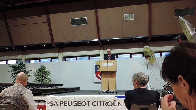 YVES KRATTINGER PARLE DESENCLAVEMENT DEVANT LES MEDAILLES PEUGEOT
