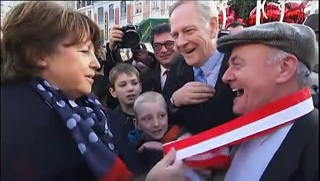 Martine Aubry joue le double face aux difficultés de la crise avec François Hollande