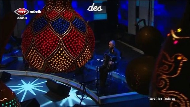 07 münevver özdemir ayağında kundura 15.10.2012 türküler dolusu