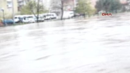 Samsun'da Sağanak Yağış Etkili Oldu-3