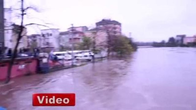 Terme Çayı Taştı, Yollar Göle Döndü